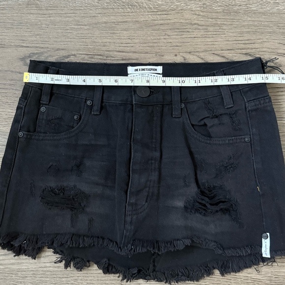 One Teaspoon Junkyard Distressed Mini Jean Skirt Black Size 26 Raw Hem‎ NWT - Picture 7 of 10